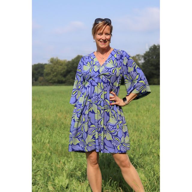 Lenzing Ecovero Challis Flowers - Royal Blue/Bright Yellow
