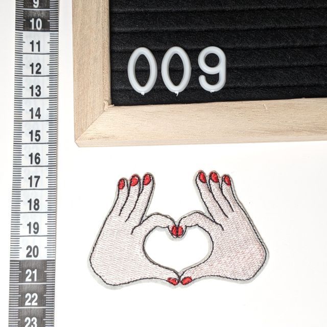 Patch 009 -  Heart Hands 9x7cm - Iron On