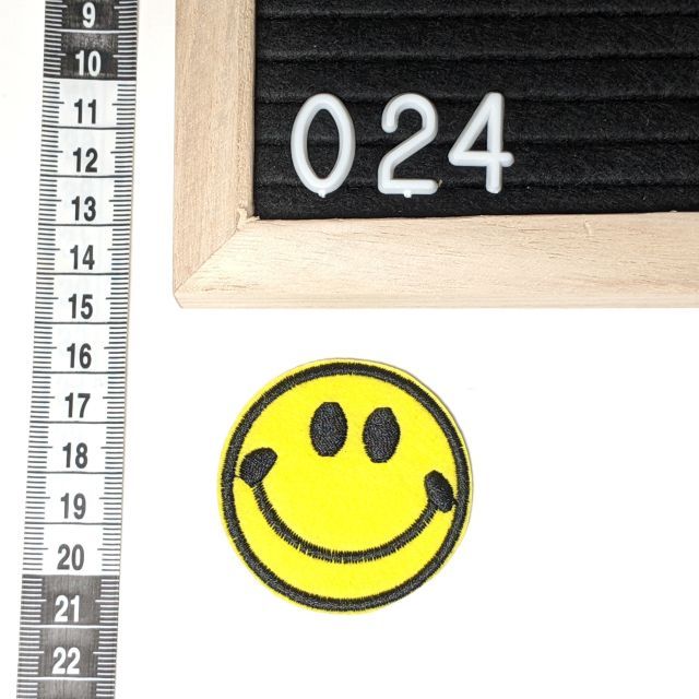 Patch 024 - Happy Face Smile 6x6cm - Iron On