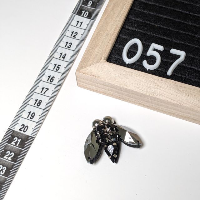 Patch 057 - Jewel Black Bee 5x4cm - Sew On