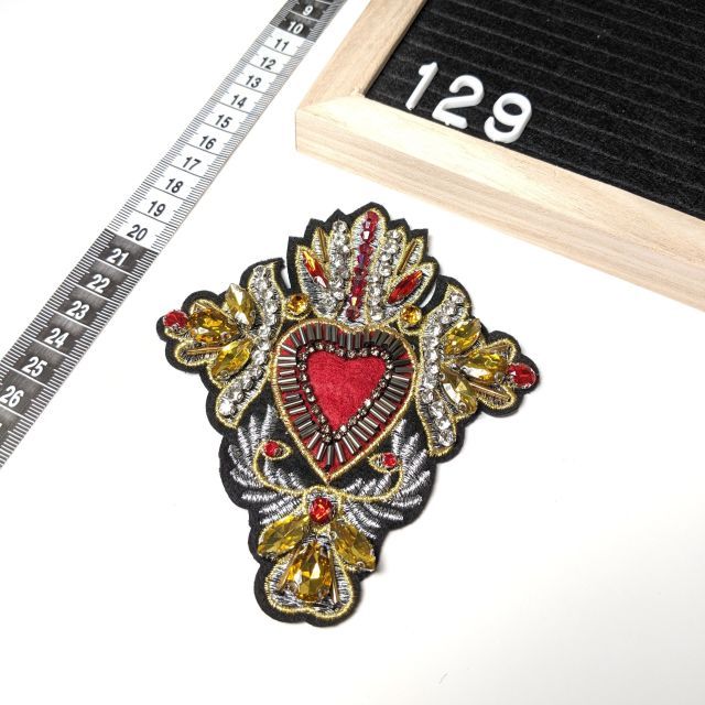 Patch 129 - Heart Crest 12x14cm - Sew On