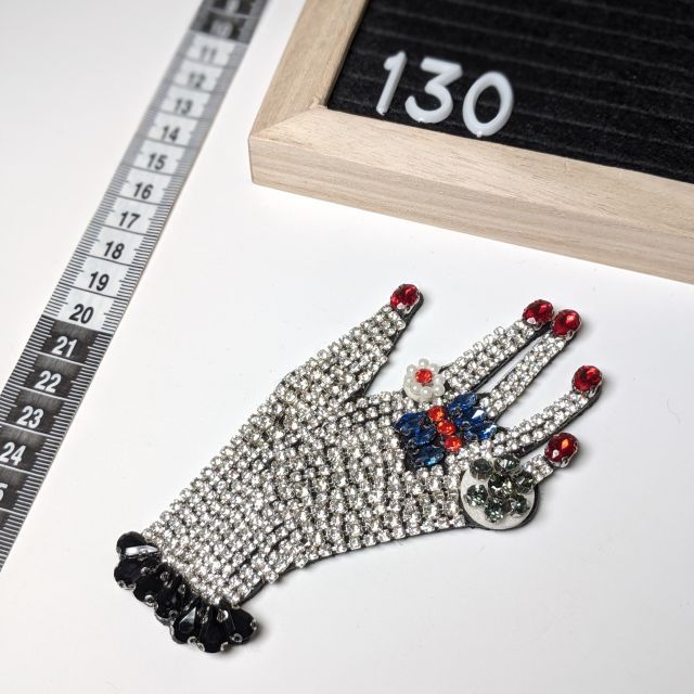 Patch 130 - Jewel Hand with Rhinestones 7x13cm - Sew On