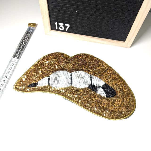 Patch 137 - X-Large Lips Gold 25 x 16 - Iron On
