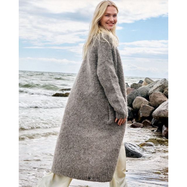 Coat NATURAL ALPACA LUNGO Size 36/38 -  Knitting Pattern + Yarn Bundle by LANA GROSSA (Nordic Knits No.3 Design 11)