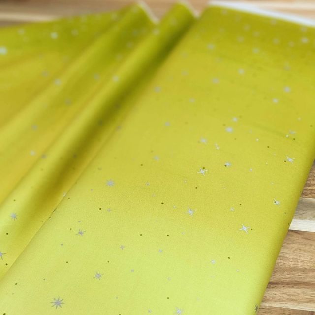 100% Cotton - Fairy Dust Lime Green (18) - Ombre with Silver Metallic Stars by Moda per 1/2m
