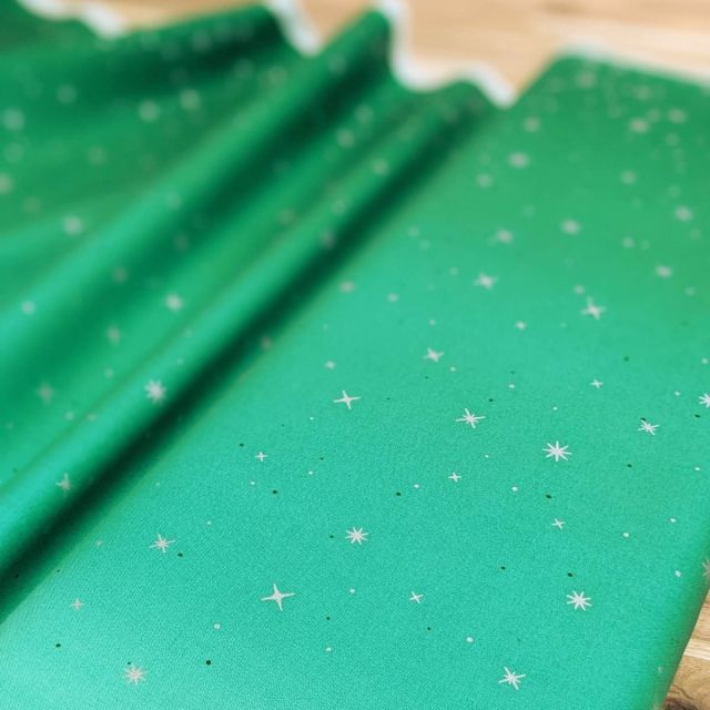 100% Cotton - Fairy Dust Kelly Green (323) - Ombre with Silver Metallic Stars by Moda per 1/2m