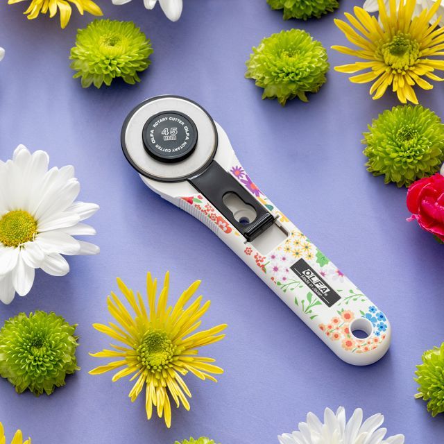 LIMITED EDITION Olfa - Rotary Cutter Flower 45mm Pink
