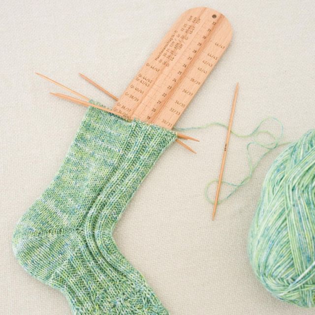 Sock Knitting Ruler for 4 and 6-plya yarn - LANA GROSSA