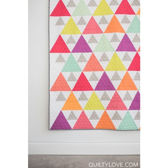 Triangle Peaks by Quilty Love (Fat Quarter Quilt)