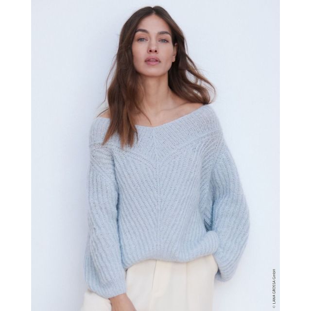 V-neck Sweater  - Setasuri Big  - Pattern + Yarn Bundle